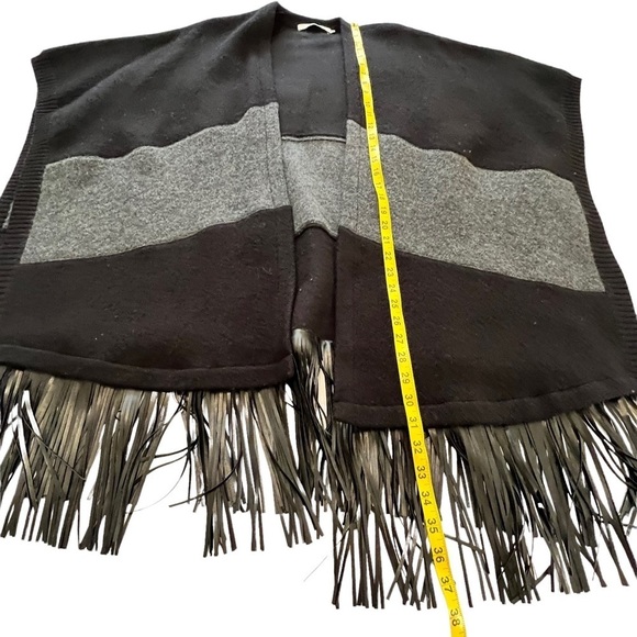 PH5 Pure Wool Oversized Square Cape Sweater Poncho with Fringe Bottom S Boho - Picture 12 of 16